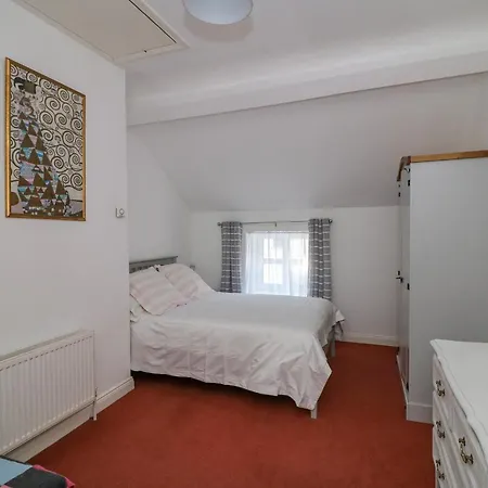 83 Upper John Street * Wexford