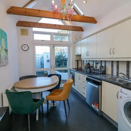 83 Upper John Street