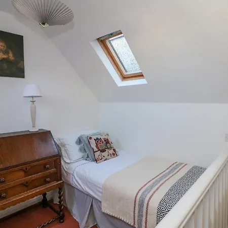 83 Upper John Street *