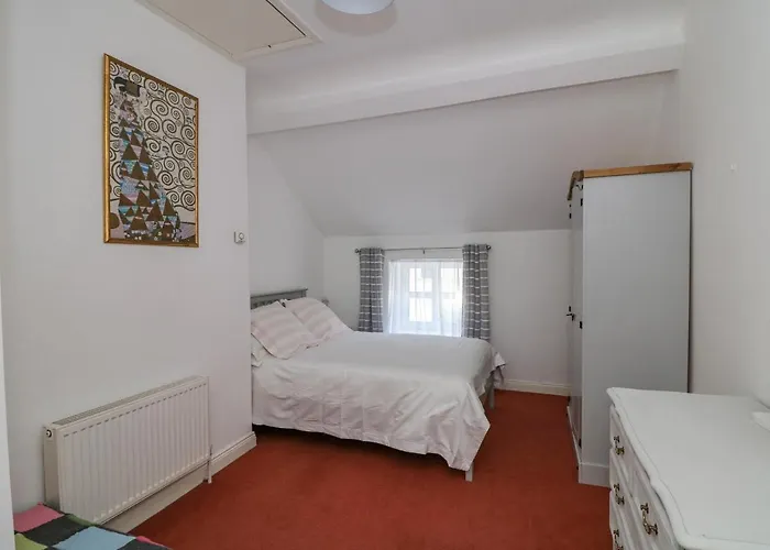 83 Upper John Street * Wexford