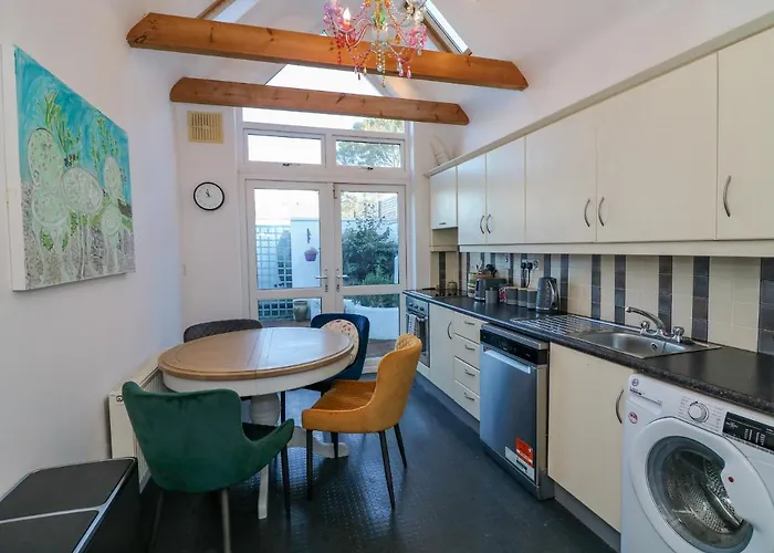 83 Upper John Street